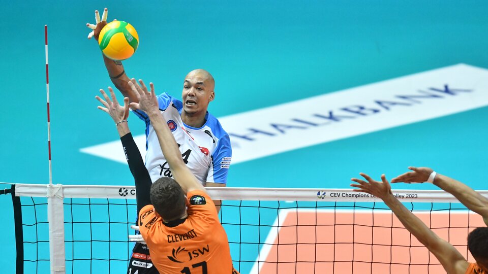 Halkbank ilk raundu kaybetti