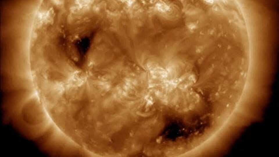 Güneş'te 20 Dünya büyüklüğünde delik