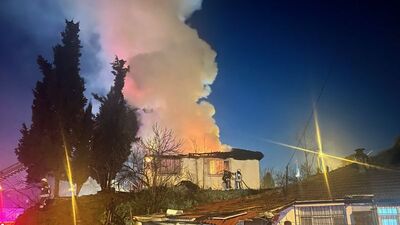 Tuzla'da gecekondu alev alev yandı