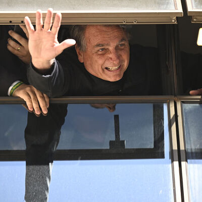 Bolsonaro Brezilya'ya döndü