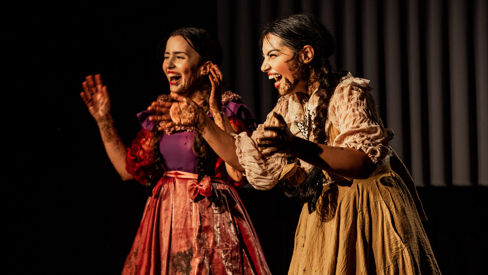 "Kendi hayatlarında ölmemeye çalışan kadınların hikâyesi"