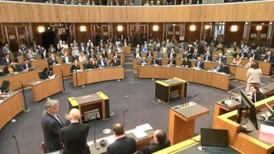 Zelenskiy konuşurken salonu terk ettiler