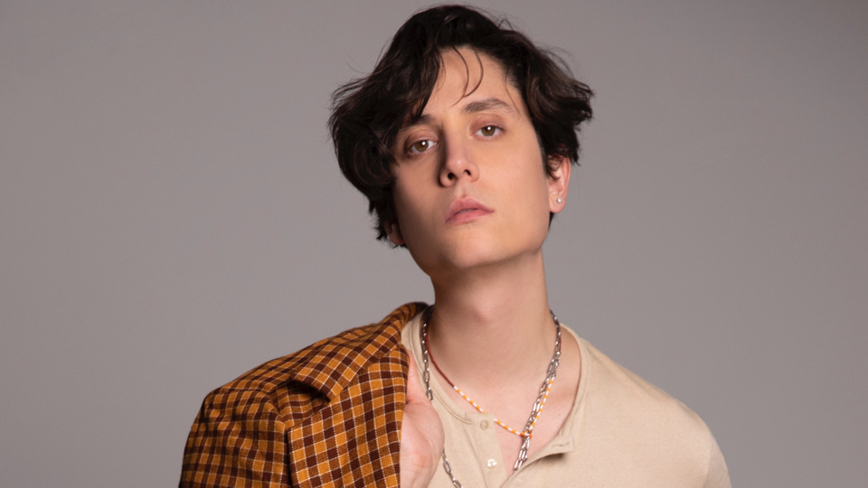 "Farklı duyguların harmanı ile ortaya çıkan bir şarkı"