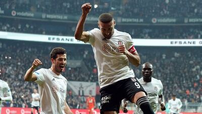 Cenk Tosun, ilk golünü atmanın peşinde!