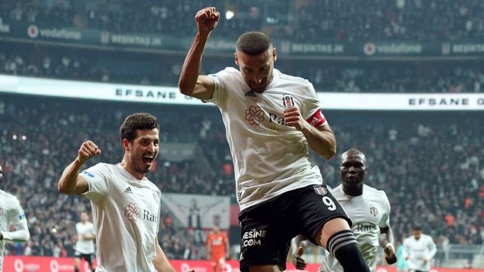 Cenk Tosun, ilk golünü atmanın peşinde!