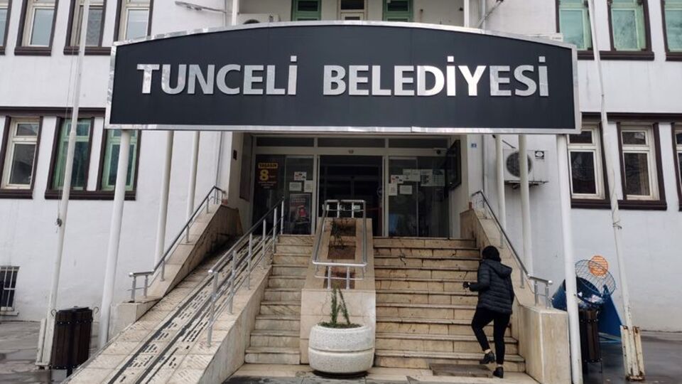 Tunceli Belediyesi'nde çalışma saati 7'ye düşürüldü