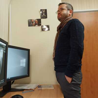 Aslında o gün o binada olmayacaktı