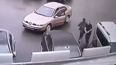 Film sahnesi gibi... Şehrin ortasında silahlı çatışma!