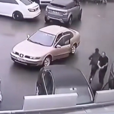 Film sahnesi gibi... Şehrin ortasında silahlı çatışma!