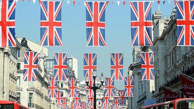 İngiltere 0,1 büyümeyle resesyondan kurtuldu