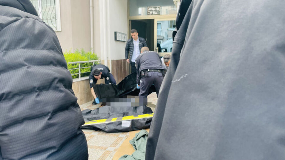 Anne ile kızı, 4'üncü kattan atladı