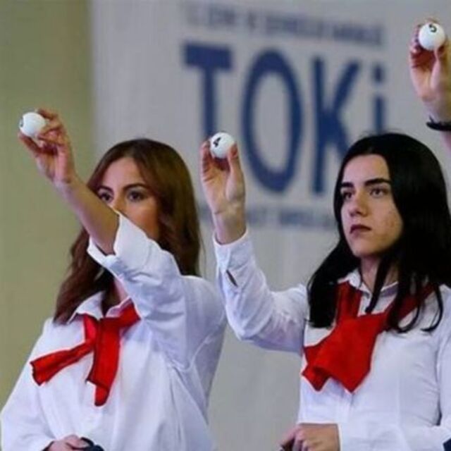 İstanbul'da TOKİ kura heyecanı sürüyor!
