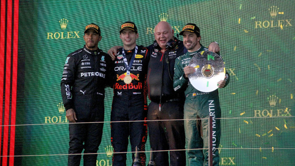 Olaylı yarışta kazanan Verstappen!