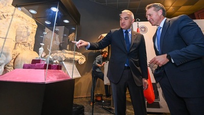 12 tarihi eser sergiye sunuldu