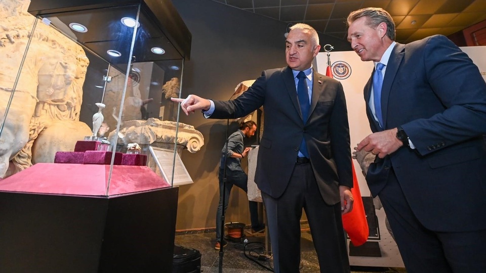 12 tarihi eser sergiye sunuldu