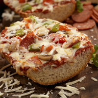 Bayat ekmekleri atmaya son! Hem pratik hem leziz ekmek pizzası!