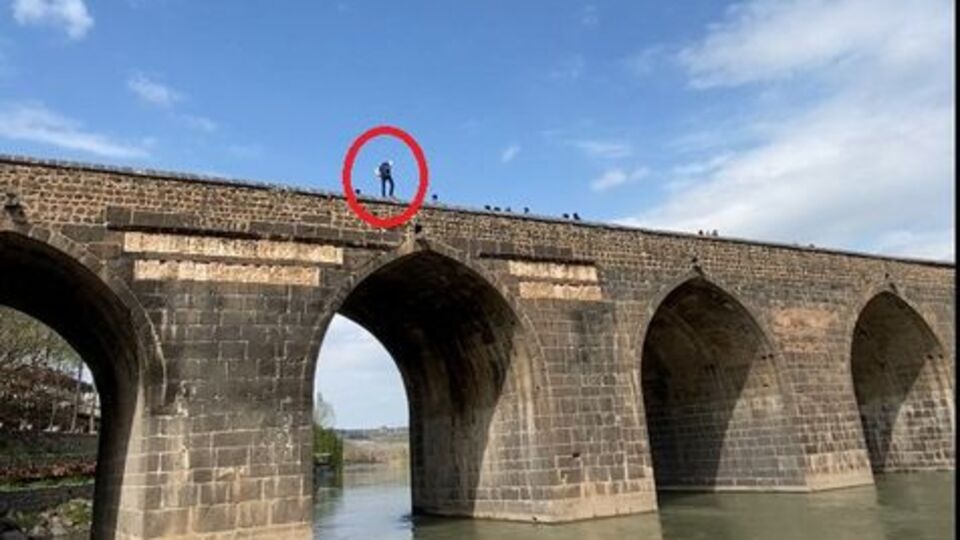 Yüksekliğe aldırış etmedi