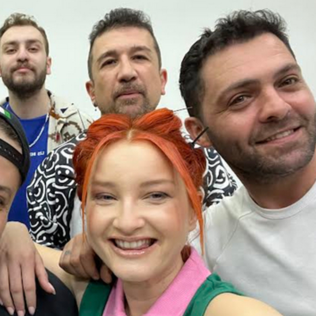 Güliz Ayla'dan sürpriz