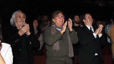 Savaş Dinçel'in doğum günü sahnede kutlandı