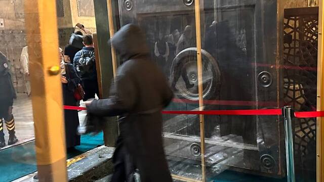 Ayasofya'da İmparatorluk Kapısı cam bölme ile korunacak