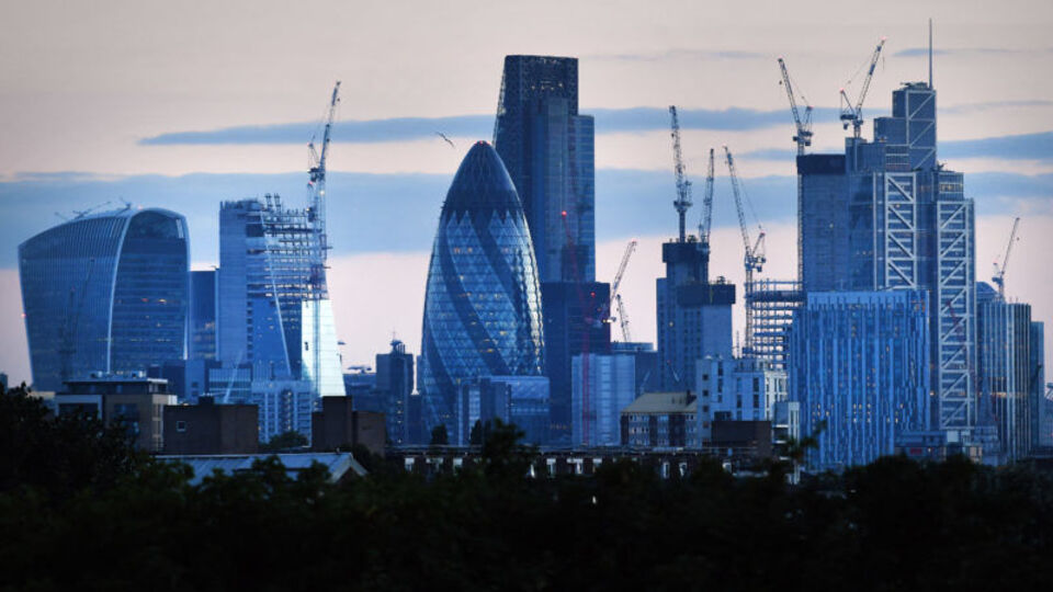 İngiltere finans sektörüne 2 milyar sterlin yatırım