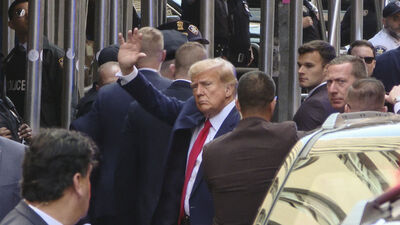 Donald Trump gözaltına alındı