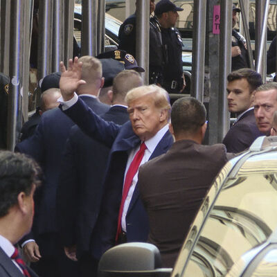 Donald Trump gözaltına alındı