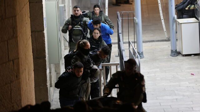 İsrail'den Mescid-i Aksa baskını: 200 Filistinli gözaltına alındı
