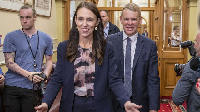 Dünyanın en genç kadın başbakanı olmuştu: Ardern siyasete veda etti
