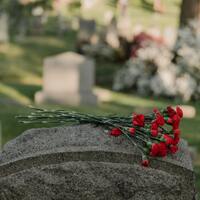 Birini anmak için neden karanfil bırakılır?