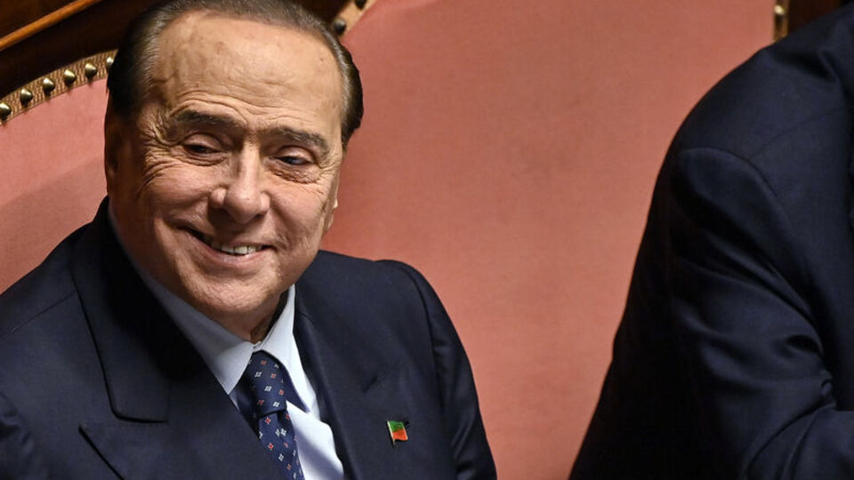 Yoğun bakıma kaldırılan Berlusconi'ye lösemi teşhisi