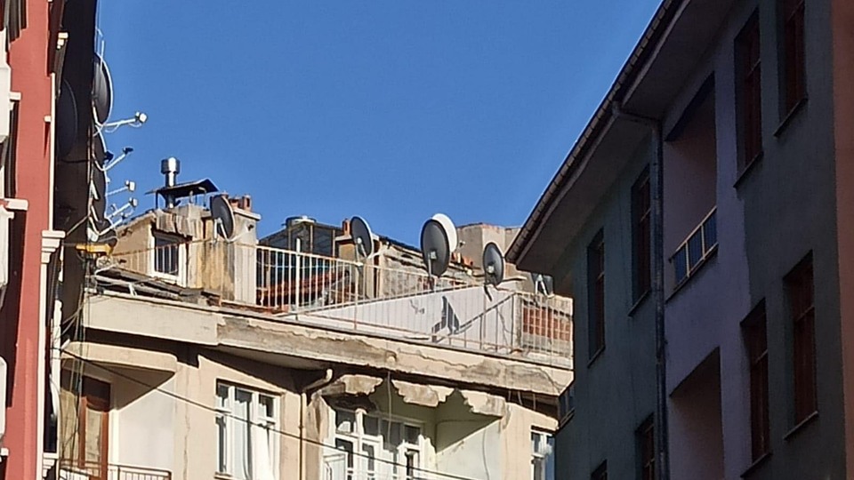 Çöp evde bulunan bebek devlet korumasında