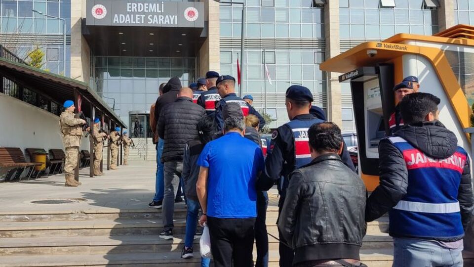 Mersin'de zehir tacirlerine operasyon: 60 gözaltı