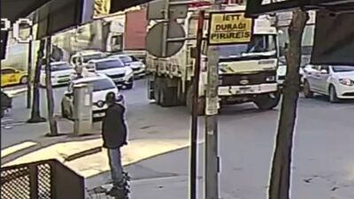 İstanbul'da kamyon 6 aracı biçti! Dehşet anı kamerada!