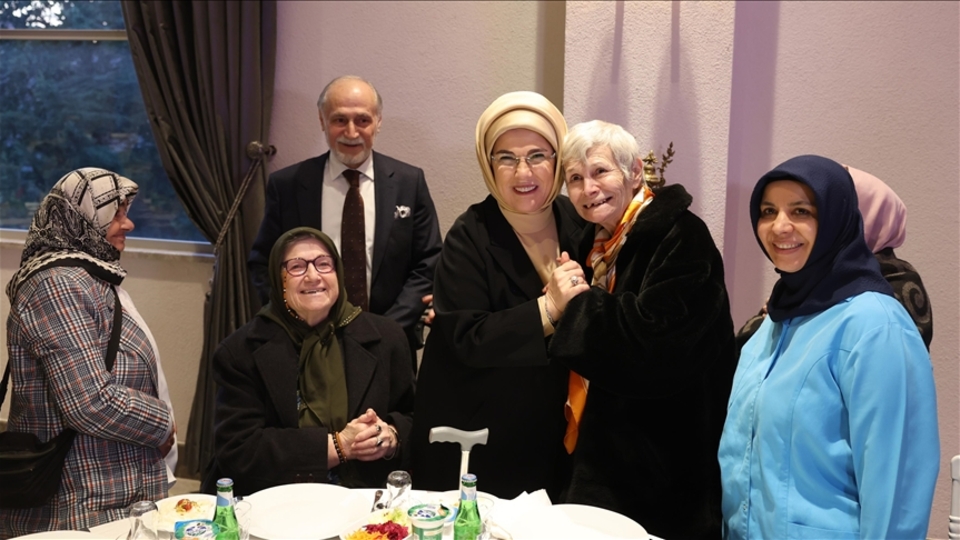 Darülaceze'de iftar vakti