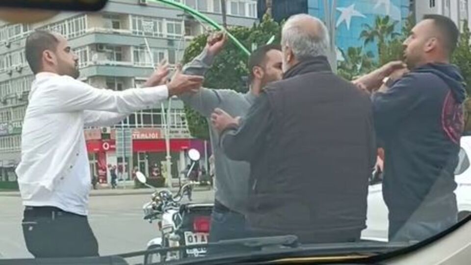 Yol verme tartışmasında bıçaklı saldırı