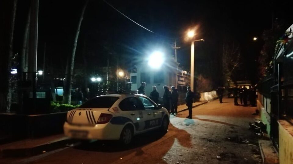 Kocaeli'de bıçaklı sopalı kavga: 4 yaralı
