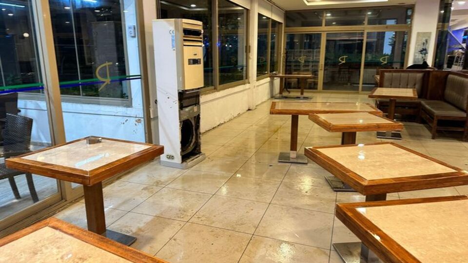 Taraftarlar, futbolculara saldırdı