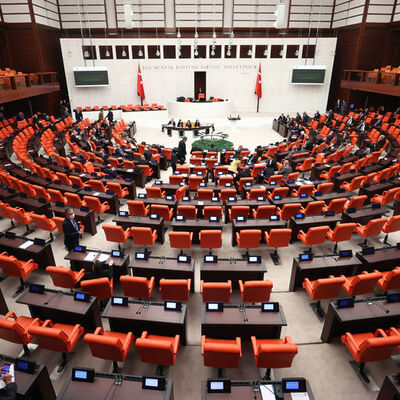 Liste başlarında kadının adı var mı?