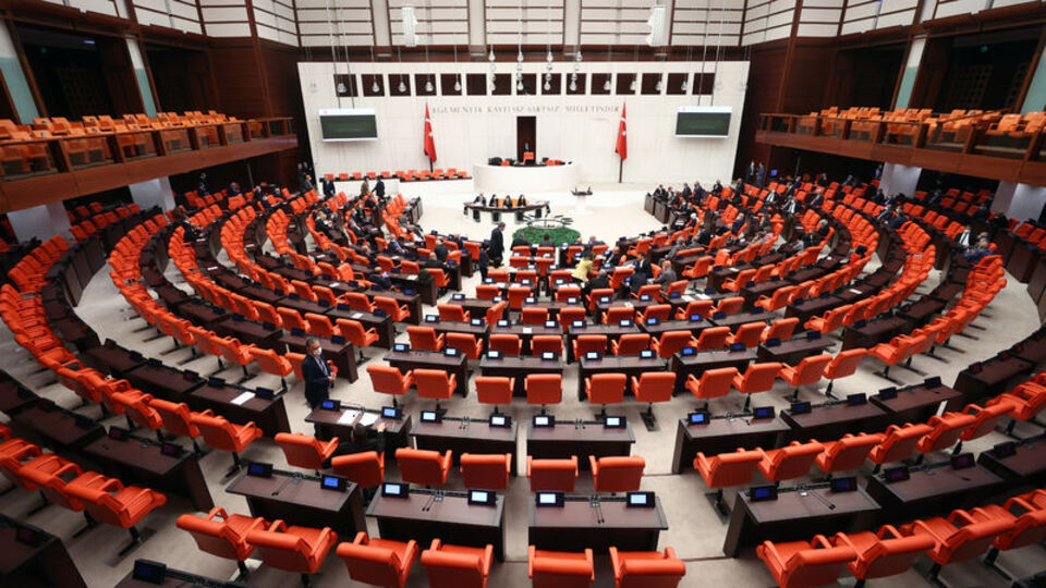 Liste başlarında kadının adı var mı?