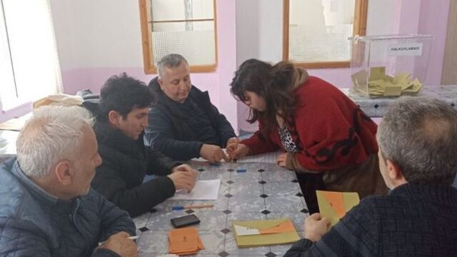 İle bağlı köy referandumla beldeye geçti