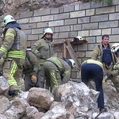 Fatih'te tarihi surlarda çökme