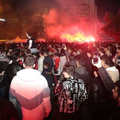Samsun'da taraftarlar sokaklarda!