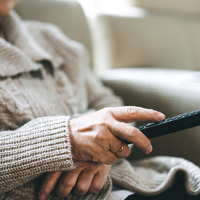 Televizyon izlemek Alzheimer'ı ve bunama riskini artırıyor!