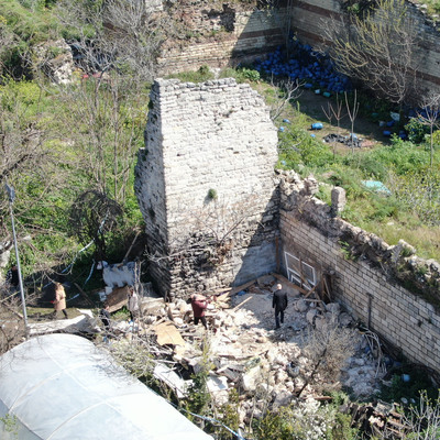 1 kişi yaşamını yitirmişti! Çöken tarihi surlar görüntülendi