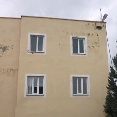 Siirt'te düşen yıldırım çatlaklara yol açtı!