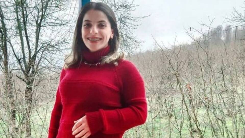 Genç hemşire evinde ölü bulundu