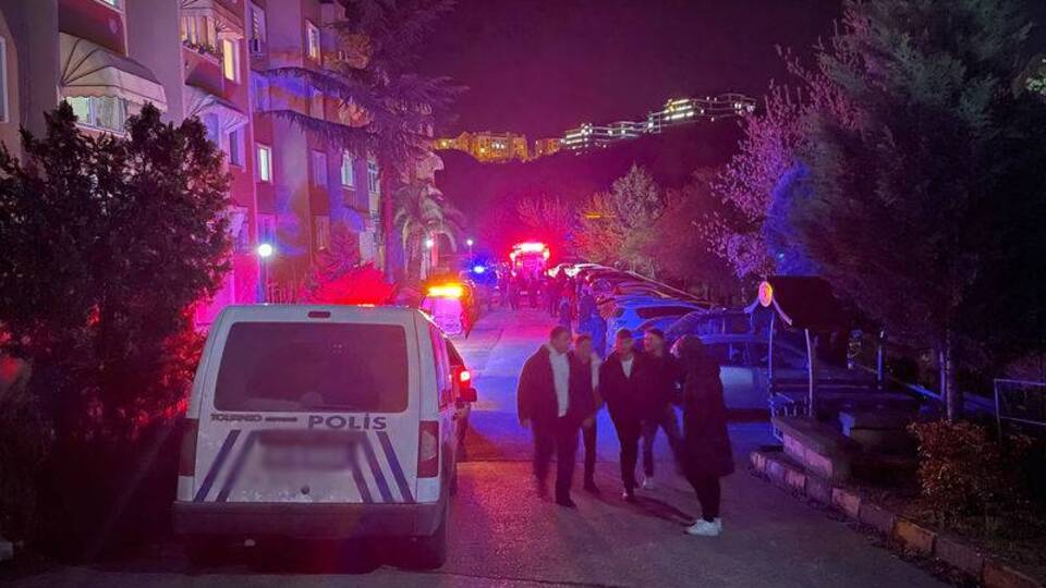 İstinat duvarı çöktü: 4 apartman boşaltıldı