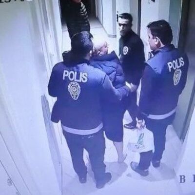Lübnanlı iş insanına polis yelekli gasp!