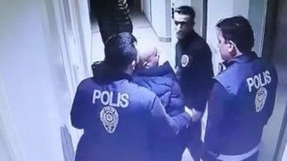 Lübnanlı iş insanına polis yelekli gasp!